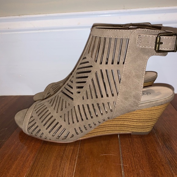 Spring Peep Toe Wedges! - Picture 3 of 5